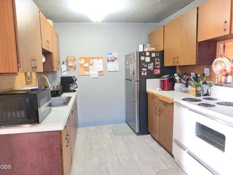 Tiny photo for 1518 Pleasant Avenue, Klamath Falls, OR 97601 (MLS # 220227393)