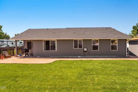 Tiny photo for 1934 SW 28th Court, Redmond, OR 97756 (MLS # 220226952)