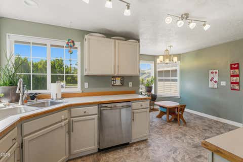 Tiny photo for 1934 SW 28th Court, Redmond, OR 97756 (MLS # 220226952)