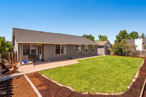 Tiny photo for 1934 SW 28th Court, Redmond, OR 97756 (MLS # 220226952)