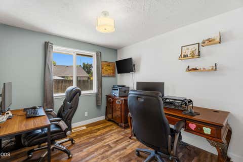 Tiny photo for 1934 SW 28th Court, Redmond, OR 97756 (MLS # 220226952)