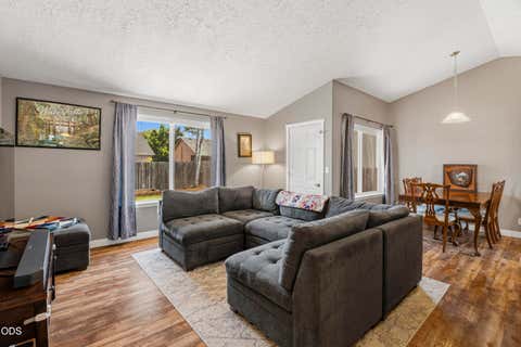 Tiny photo for 1934 SW 28th Court, Redmond, OR 97756 (MLS # 220226952)