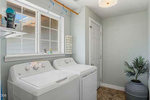 Tiny photo for 1934 SW 28th Court, Redmond, OR 97756 (MLS # 220226952)