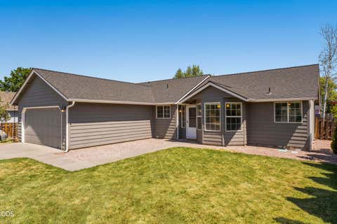 Tiny photo for 1934 SW 28th Court, Redmond, OR 97756 (MLS # 220226952)