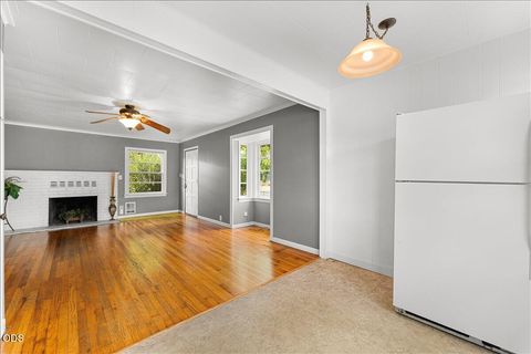 Tiny photo for 214 N Columbus Avenue, Medford, OR 97501 (MLS # 220223079)