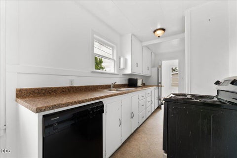 Tiny photo for 214 N Columbus Avenue, Medford, OR 97501 (MLS # 220223079)