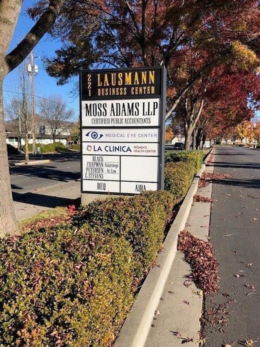 Class A professional office space now available in the 221 W Stewart Building adjacent to Stewart Meadows Golf Course and the Lausmann Business Center. Other long - term tenants include Moss Adams, Black Chapman, Paden Eye Care (MEC), DEQ and others. Offering a pleasing environment, this work space enjoys proximity to the exciting Stewart Meadows Village which includes Providence Medical facility, restaurants and soon, retail shopping. This 2140sf office space as presently configured includes comfortable private offices, workstations, conference room, kitchen, reception and ample work/storage area.