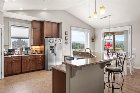 Tiny photo for 16 Terra Linda Court, Eagle Point, OR 97524 (MLS # 220217251)