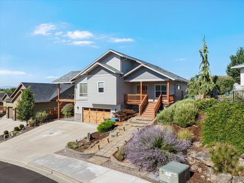 Photo of 16 Terra Linda Court, Eagle Point, OR 97524 (MLS # 220217251)