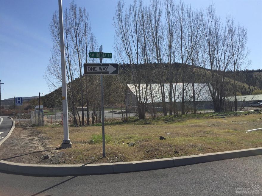 Two Lots for a total of 5052 SF. Taxes per lot are $405.85. HOA per lot is $80/mo. There are two other lots sold separately. Great opportunity for builders/investors. Children's park is on site. Owners have access to the Crooked River in common areas. Buyer to perform all due diligence with City/County requirements. Townhomes must meet requirements of River's Edge Com. Assoc CC&Rs. Listing agent is an owner at River's Edge.