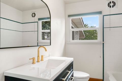 Tiny photo for 946 SW 13th Street, Redmond, OR 97756 (MLS # 220221686)