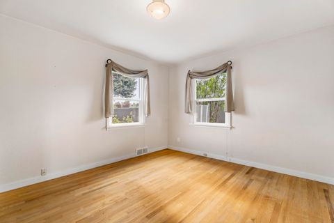 Tiny photo for 946 SW 13th Street, Redmond, OR 97756 (MLS # 220221686)
