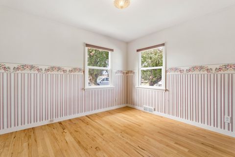 Tiny photo for 946 SW 13th Street, Redmond, OR 97756 (MLS # 220221686)
