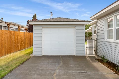 Tiny photo for 946 SW 13th Street, Redmond, OR 97756 (MLS # 220221686)