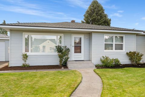 Tiny photo for 946 SW 13th Street, Redmond, OR 97756 (MLS # 220221686)