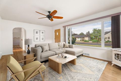 Tiny photo for 946 SW 13th Street, Redmond, OR 97756 (MLS # 220221686)