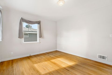 Tiny photo for 946 SW 13th Street, Redmond, OR 97756 (MLS # 220221686)