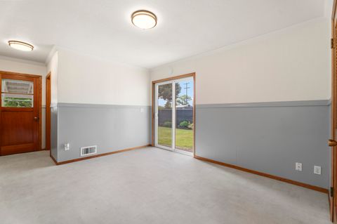 Tiny photo for 946 SW 13th Street, Redmond, OR 97756 (MLS # 220221686)