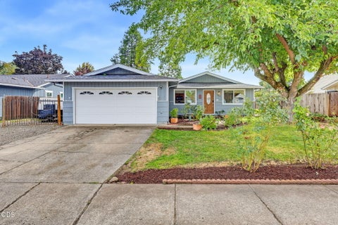 Photo of 3062 Starwood Court, Medford, OR 97501 (MLS # 220228984)