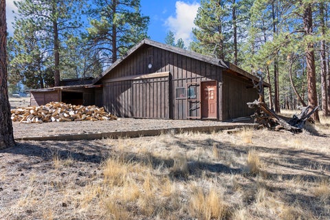 Tiny photo for 69173 Bay Drive, Sisters, OR 97759 (MLS # 220229647)