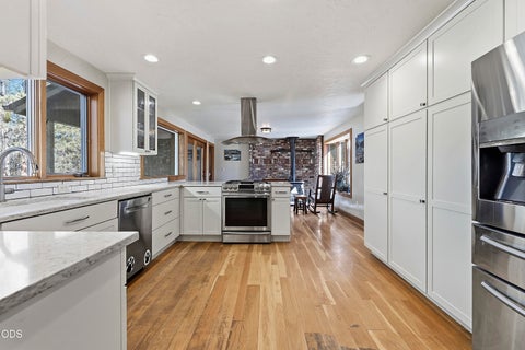 Tiny photo for 69173 Bay Drive, Sisters, OR 97759 (MLS # 220229647)