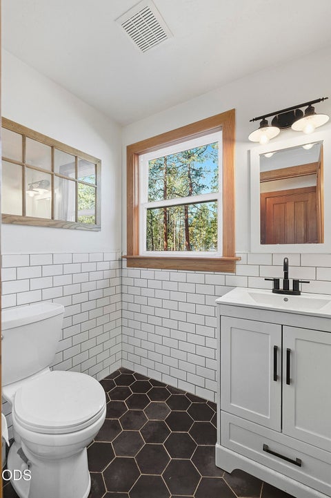 Tiny photo for 69173 Bay Drive, Sisters, OR 97759 (MLS # 220229647)