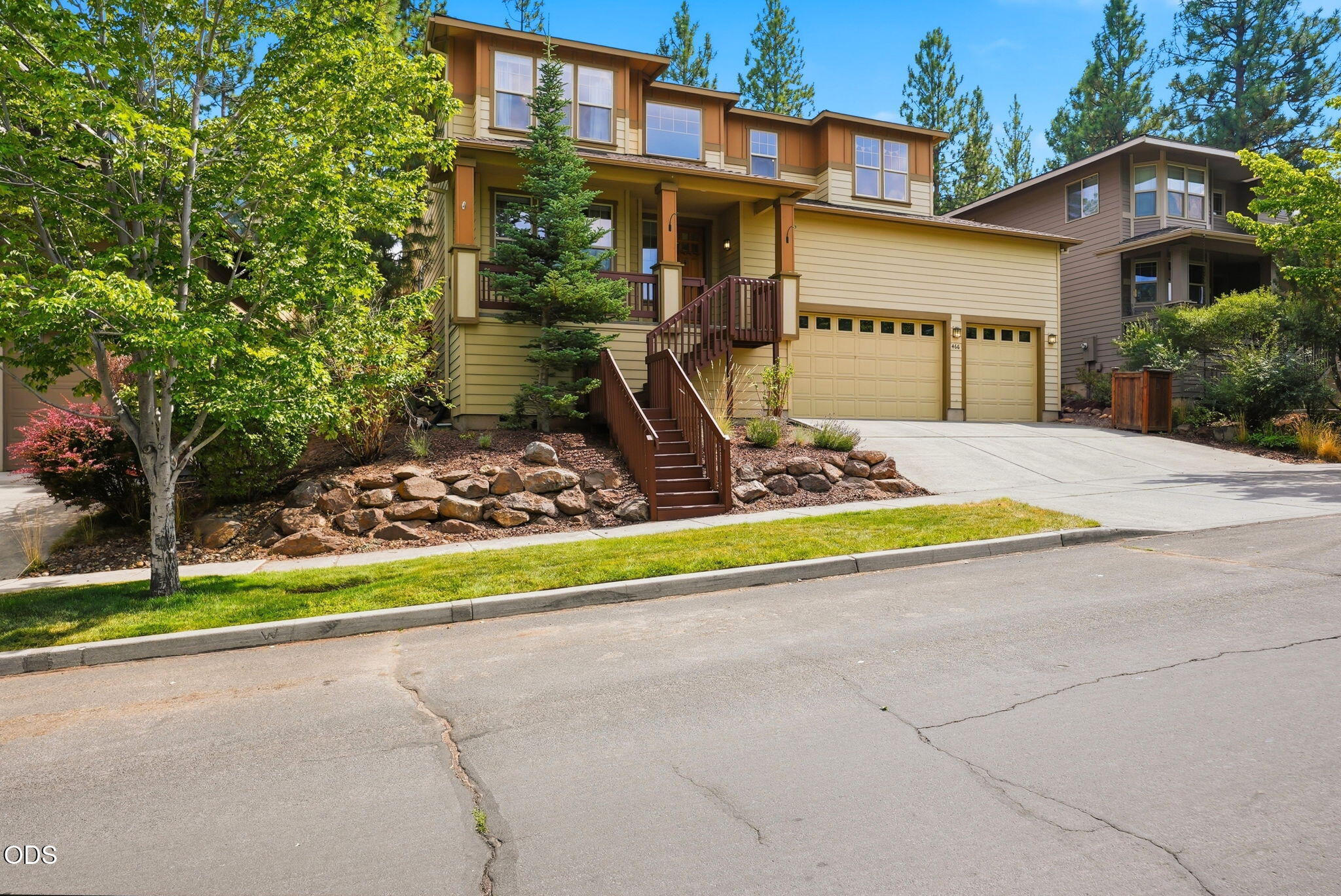 466 NW Flagline Drive