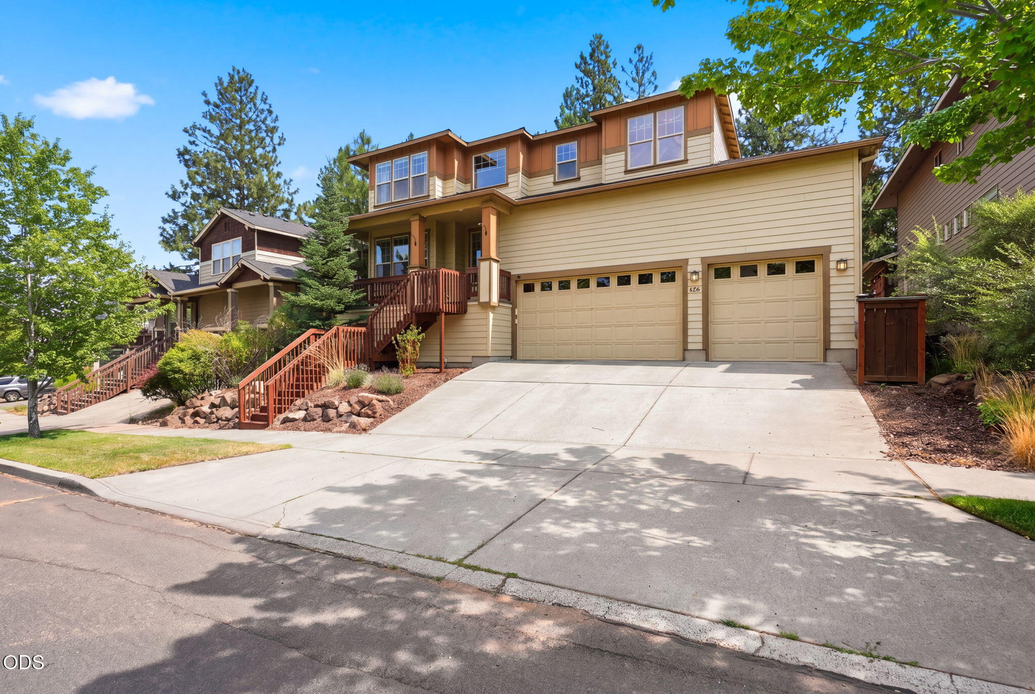 466 NW Flagline Drive