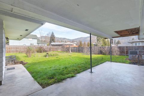 Tiny photo for 714 NE Riddle Drive, Grants Pass, OR 97526 (MLS # 220214330)