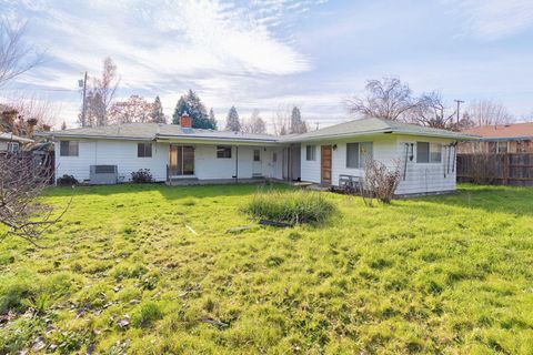 Tiny photo for 714 NE Riddle Drive, Grants Pass, OR 97526 (MLS # 220214330)
