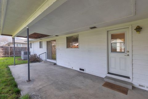 Tiny photo for 714 NE Riddle Drive, Grants Pass, OR 97526 (MLS # 220214330)