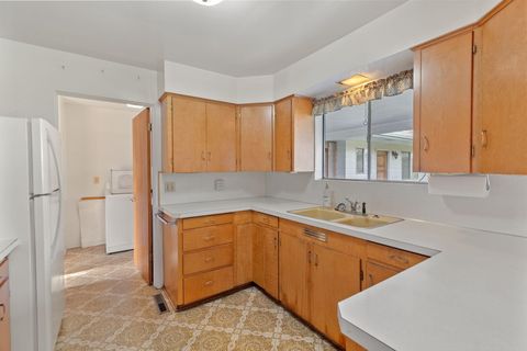 Tiny photo for 714 NE Riddle Drive, Grants Pass, OR 97526 (MLS # 220214330)