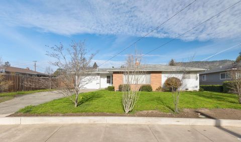 Tiny photo for 714 NE Riddle Drive, Grants Pass, OR 97526 (MLS # 220214330)