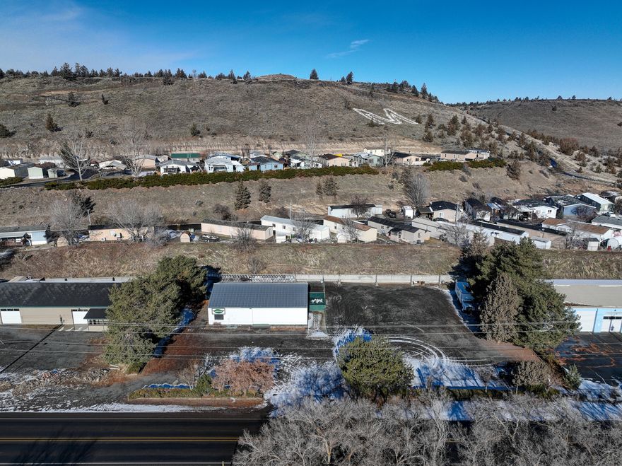 This is a great location never been offered on the market before. Well built for any commercial or retail application. Loading docks for trucks of all sizes. Plenty of room for truck parking and access. Could be a mechanic shop, retail store, or any other type of business. Schedule a showing today.