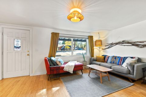 Tiny photo for 845 NE 8th Street, Bend, OR 97701 (MLS # 220211062)