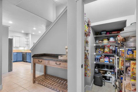 Tiny photo for 920 NW 15th Street, Redmond, OR 97756 (MLS # 220212772)