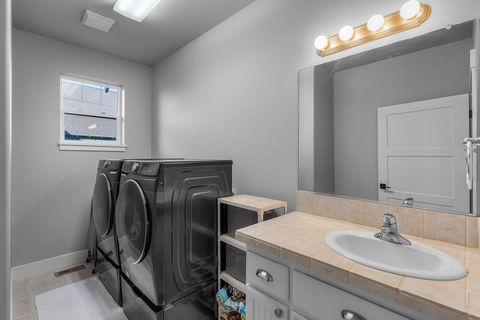 Tiny photo for 920 NW 15th Street, Redmond, OR 97756 (MLS # 220212772)