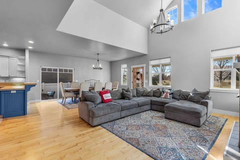 Tiny photo for 920 NW 15th Street, Redmond, OR 97756 (MLS # 220212772)