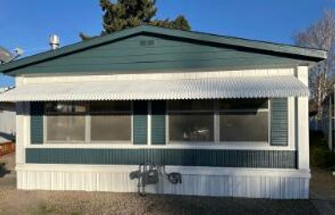 Photo of 118 Briarwood Way, Grants Pass, OR 97526 (MLS # 220214062)