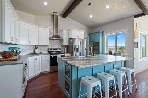 Tiny photo for 444 NW Pinecrest Drive, Prineville, OR 97754 (MLS # 220216976)