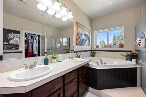 Tiny photo for 444 NW Pinecrest Drive, Prineville, OR 97754 (MLS # 220216976)