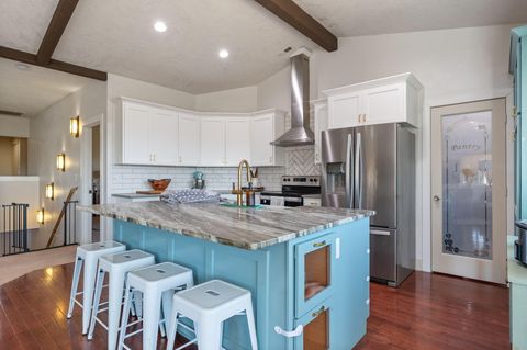 Tiny photo for 444 NW Pinecrest Drive, Prineville, OR 97754 (MLS # 220216976)