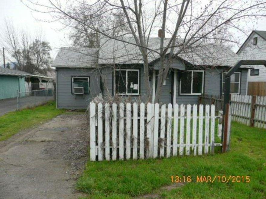Cottage style home that was in the process of having the kitchen updated with new cabinetry and counter tops. The kitchen offers plenty of storage and nice size walk-in pantry. Home needs work but has great potential. Nice size yard with detached garage with workshop area. Convenient location.