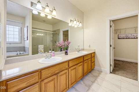 Tiny photo for 977 Fairview Court, Eagle Point, OR 97524 (MLS # 220226853)