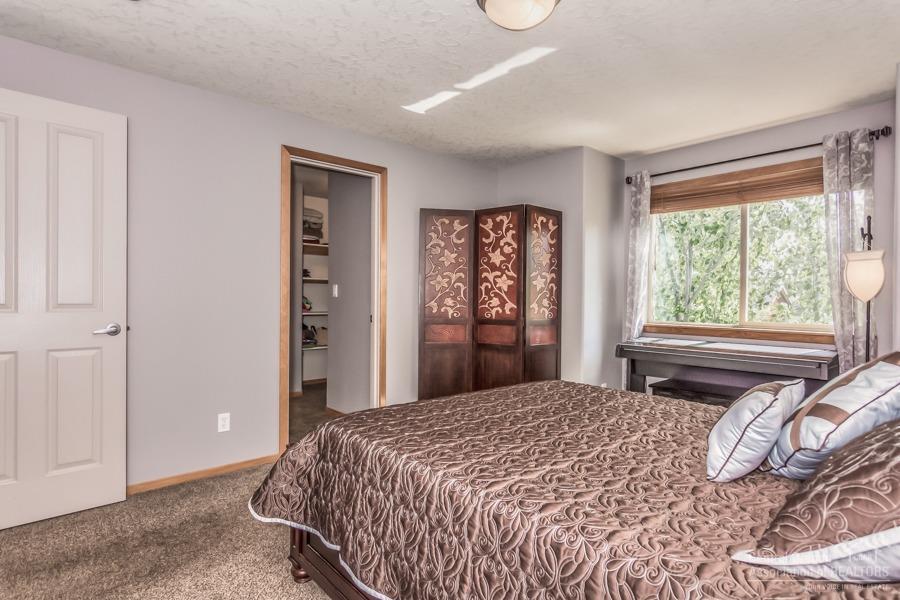 Paulina Peaks - Residential