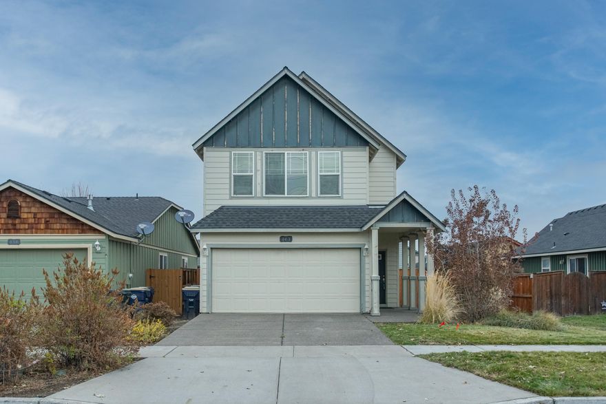 Great location close to shopping, restaurants, and food trucks along with many other amenities! This is the perfect starter home or investment property. Refrigerator, washer/dryer and all other appliances included.