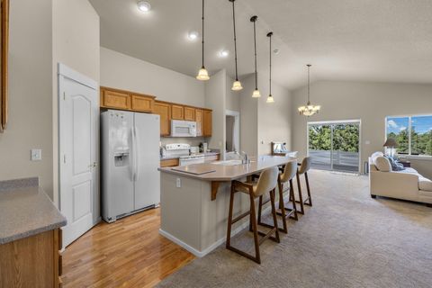 Tiny photo for 3626 SW 29th Street, Redmond, OR 97756 (MLS # 220220101)