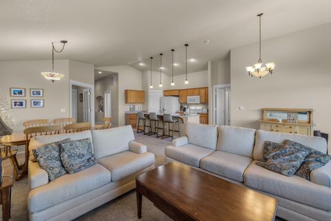 Tiny photo for 3626 SW 29th Street, Redmond, OR 97756 (MLS # 220220101)