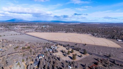 Tiny photo for 67070 Paradise Alley Aly, Bend, OR 97701 (MLS # 220215872)