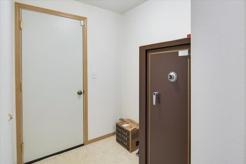 Tiny photo for 67070 Paradise Alley Aly, Bend, OR 97701 (MLS # 220215872)